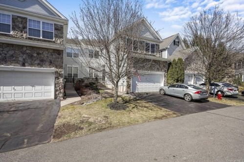 179 Woodlands Dr, Tuxedo Park NY  10987-4803 exterior