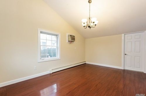 27 Cabot Ln, Westbury, NY 11590-6431