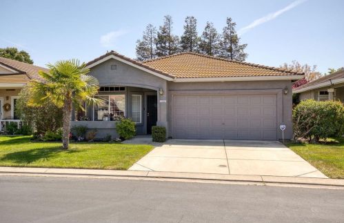 2162 Spring Blossom Ln, Turlock, CA 95382-9725