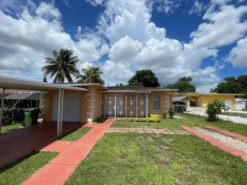 215 41st St, Hialeah, FL 33013-2237