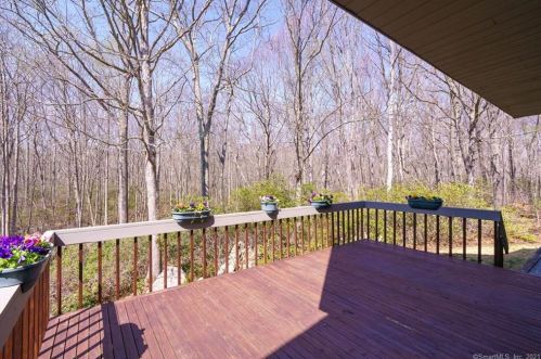 5 Bramble Bush Dr, Niantic CT  06357-1802 exterior