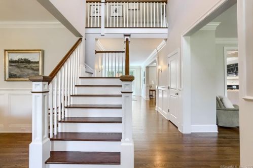 7 Old Mill Ct, Norwalk, CT 06854-1111