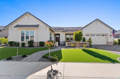 1955 Blackhawk Dr, Gilbert, AZ 85298