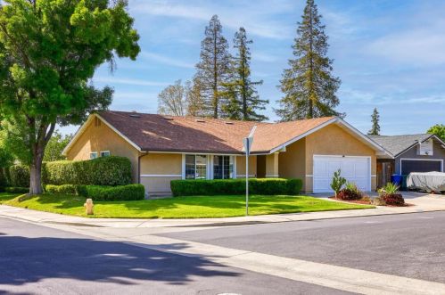 2001 Majestic Oak Ct, Modesto CA  95355-9411 exterior
