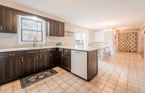 2 Katherine Rd, Lyme CT  06371-1620 exterior