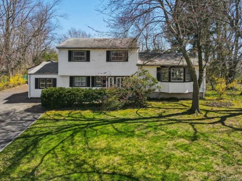 15 Vauxhall Rd, East Brunswick, NJ 08816-1719