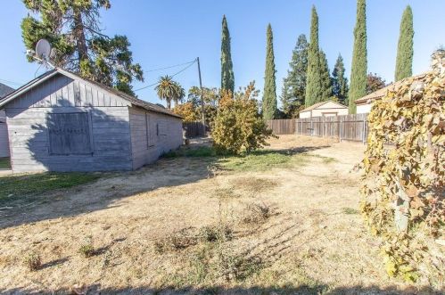 1745 Woodland Ave, Modesto CA  95358-1360 exterior