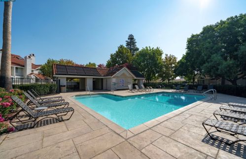 7294 Cronin Cir, Pleasanton CA  94568-2330 exterior