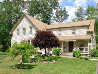 1017 Main St, Sunapee, NH 03782-3027