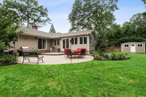 96 Vanderbilt Blvd, Oakdale NY  11769-2033 exterior