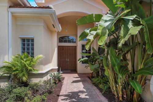 8835 Goldenwood Lake Ct, Boynton Beach, FL 33473-4835