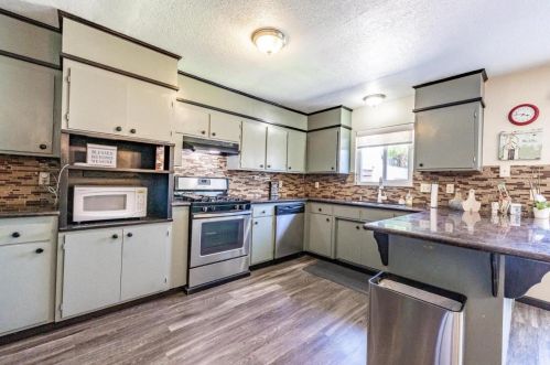 941 Suiter St, Hollister CA  95023-4631 exterior