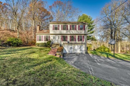 83 Hurd Rd, Bridgeport, CT 06611-2638