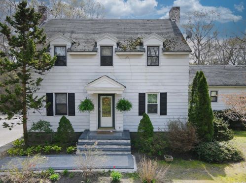 73 Sally Ln, Panamoka, NY 11961-2628
