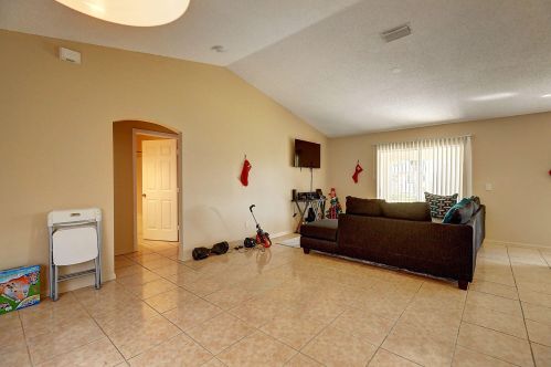 421 Oleander Ave, Fort Pierce FL  34952-1343 exterior