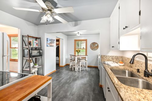 181 Glenview Ave, Milwaukee WI 53213-3323 exterior