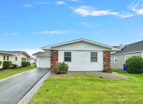 4 Kingsley Ct, Bricktown, NJ 08724-1934