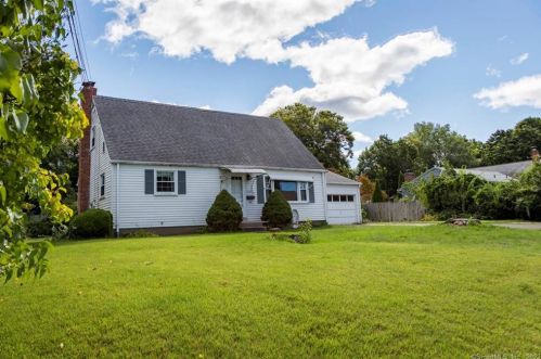 41 Keeney St, Manchester, CT 06040-6425
