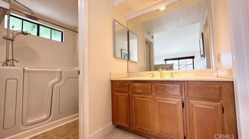 854 Congressional Rd, Simi Valley CA 93065-6613 exterior