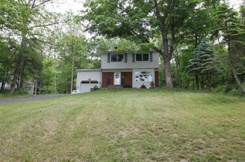 260 Smithtown Rd, Fishkill, NY 12524-2451
