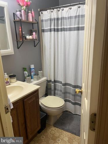 406 Walnut St, Mount Holly Springs, PA 17065-1504
