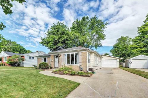 609 Park St, Green Bay, WI 54303-4136
