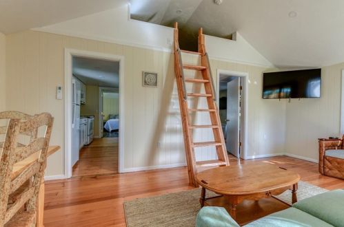 83 Angell Rd, South Kingstown RI  02882-5171 exterior