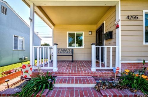 4255 Petaluma Ave, Lakewood CA  90713-3322 exterior