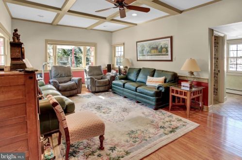 6411 Devonshire Hts Rd, Harrisburg PA 17111-4818 exterior