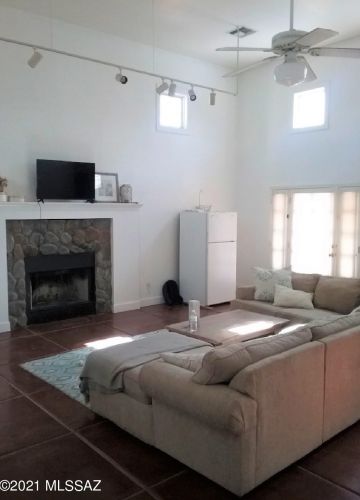 1070 Miles St, Tucson AZ 85719-6140 exterior