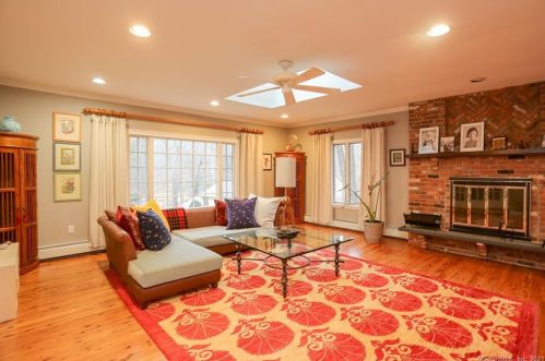 55 Quaker Ridge Rd, Stamford, CT 06903-2310