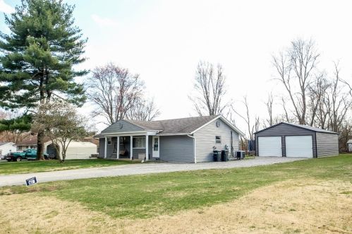 7412 Fairview Dr, Blanchester, OH 45107-1566