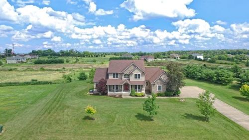 7245 Hunters Glen Ln, Seville, OH 44273-8943