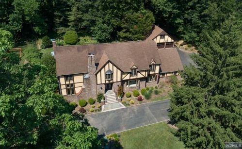 11 Glenwood Dr, Upper Saddle River, NJ 07458-3303