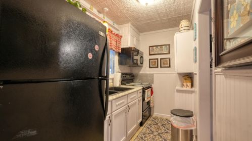 10272 Frd Rd, Cambridge OH  43725-9521 exterior