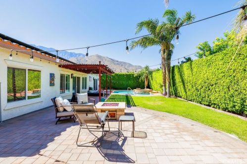 972 Mira Grande, Palm Springs CA  92262-1212 exterior