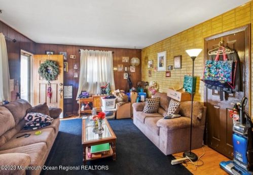 93 Sunset Ave, Tinton Falls NJ  07701-1433 exterior