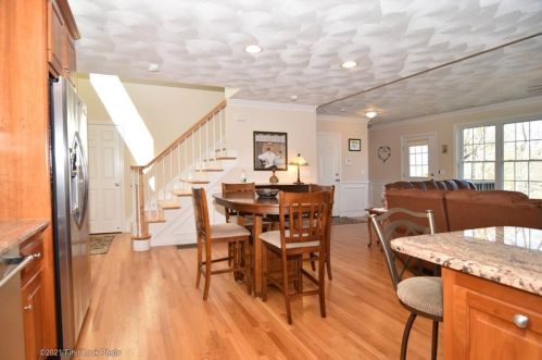 44 Boulevard Ave, Lincoln RI  02865-2108 exterior