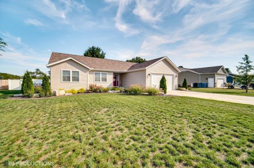 1103 Short Dr, Bass Lake, IN 46534-7509