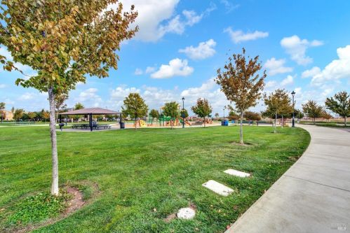 8001 Finchley Ct, Vacaville CA  95687-8253 exterior