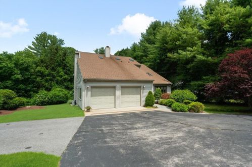 867 Greenville Ave, Providence, RI 02919-1321