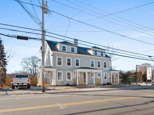 652 Manton Ave, Providence, RI 02909-5612