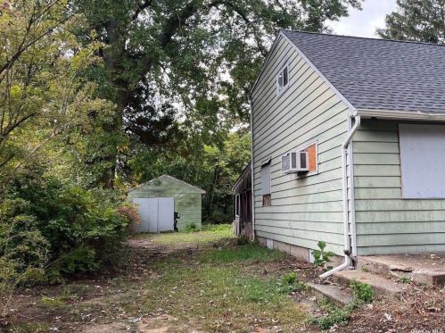 107 Dawn Dr, South Setauket, NY 11720-2243