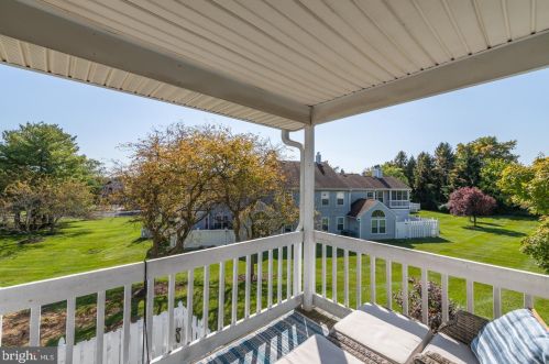 558 Cedar Holw Dr, Yardley PA exterior