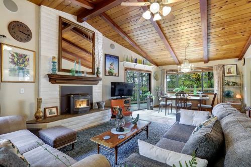15655 Lorie Dr, Grass Valley, CA 95949-6416