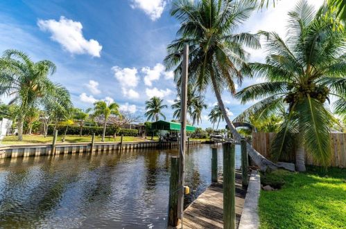 1993 Mockingbird Ln, Palm City, FL 34990-2415