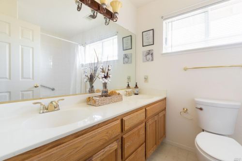 1195 Exeter Dr, Santa Rosa CA  95401-8823 exterior