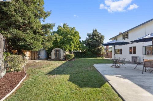 7793 Peppertree Rd, Pleasanton CA  94568-1348 exterior