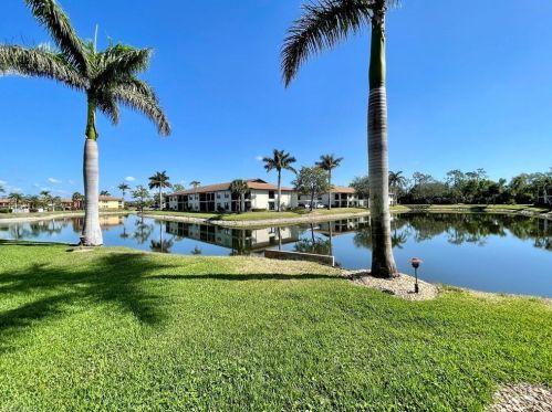 332 Charlemagne Blvd, Naples FL  34112-7082 exterior