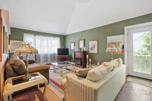 165 Clinton Ave, North Lindenhurst NY  11757-4127 exterior